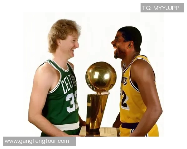 41分14篮板11助攻攻防一体!三双纪录超越伯德的历史级表现 41分14篮板11助攻攻防一体!三双纪录超越伯德的历史级表现